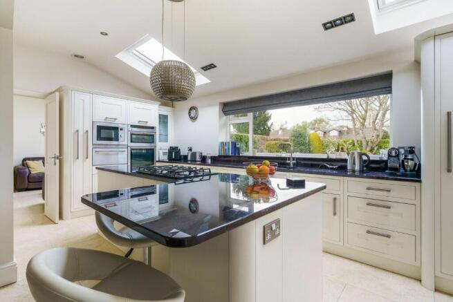 5 bed Detached for sale Image 5