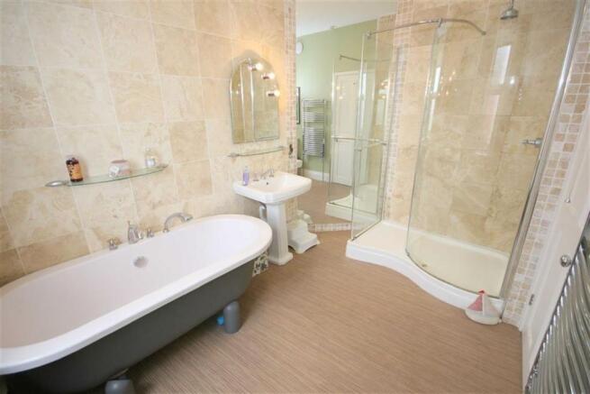 BATHROOM / WC