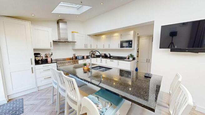 KITCHEN/DINING ROOM