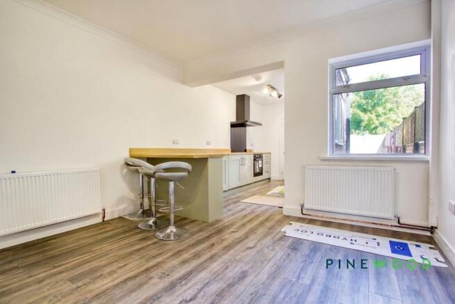 KITCHEN / DINING ROOM