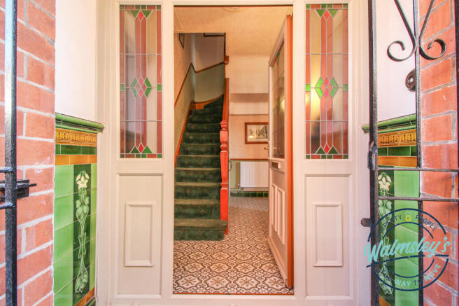 Stunning entrance porchway