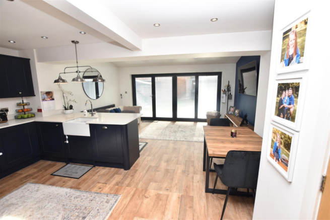LIVING KITCHEN DINER