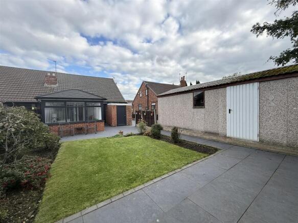 Palmerston Close, Denton, Manchester photo 4