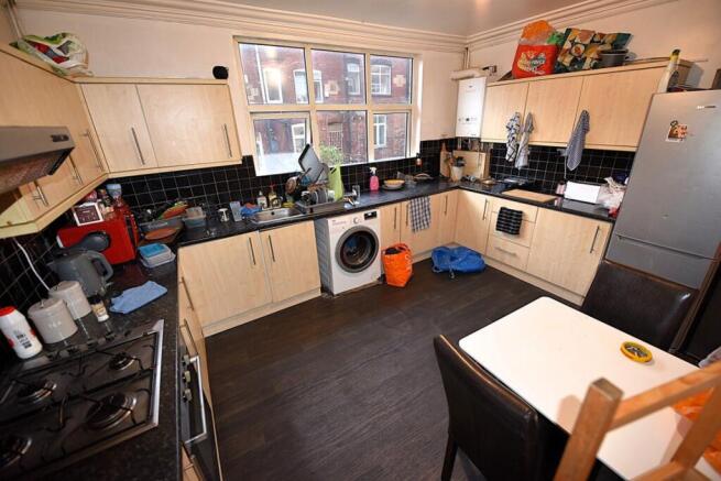 6 bed House to rent Image 4