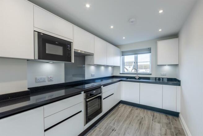 5 Parham Close-7.jpg