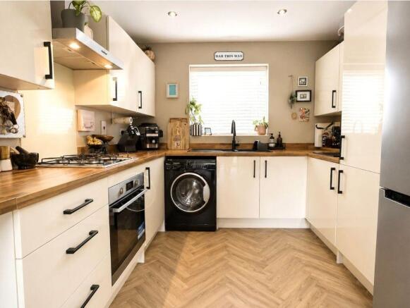 Towpath Drive, Brownhills, Walsall. WS8 6FG photo 3