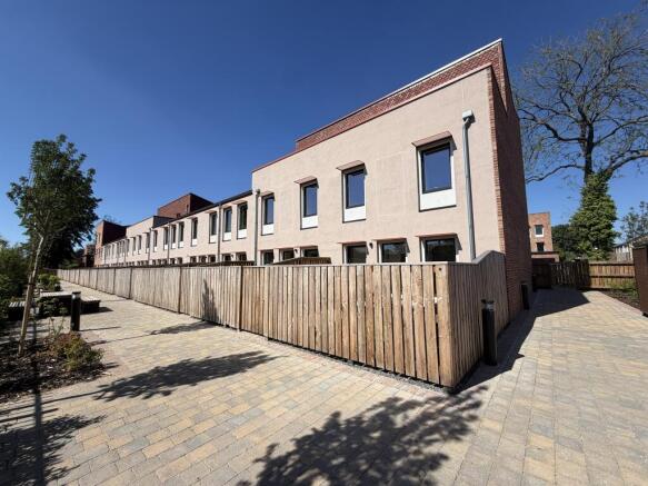 2 bed Terraced for sale Image 8