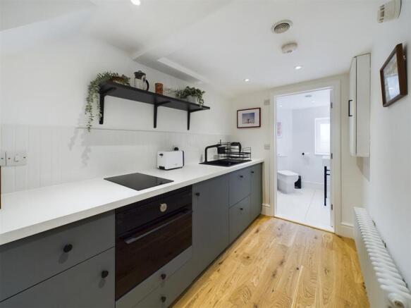 6 bed Block of Apartments for sale Image 11