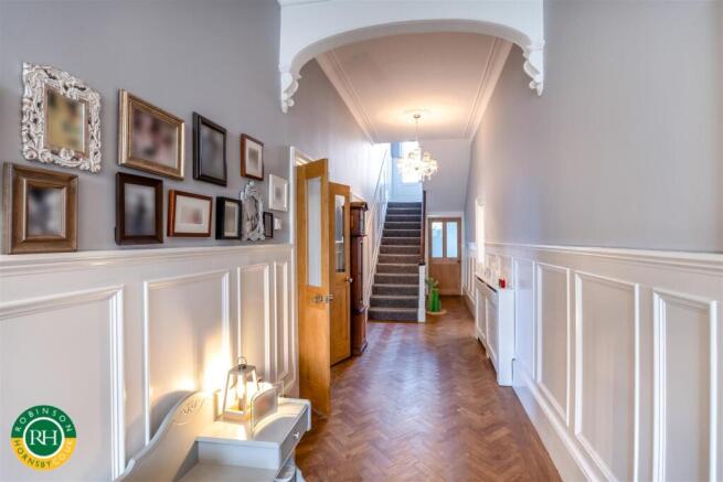 6 bed House for sale Image 7