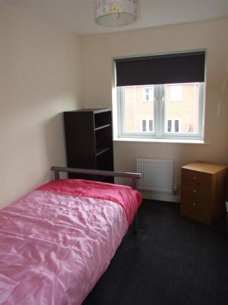 3 bed Terraced to rent Image 8
