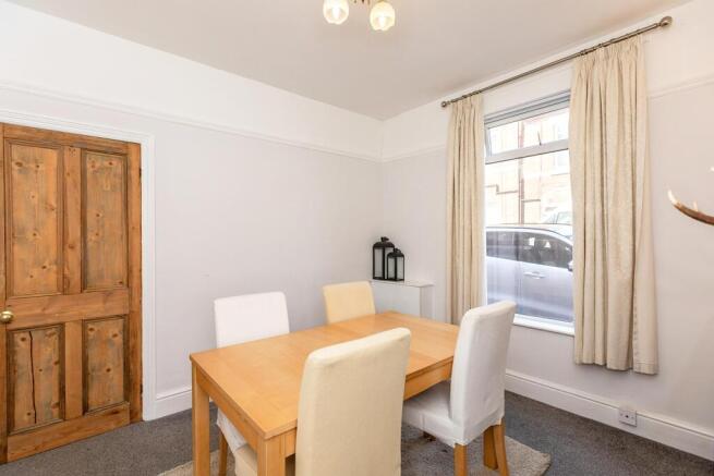 2 bed Terraced to rent Image 4