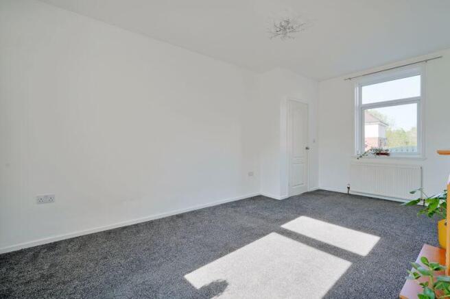 3 bed Terraced to rent Image 8