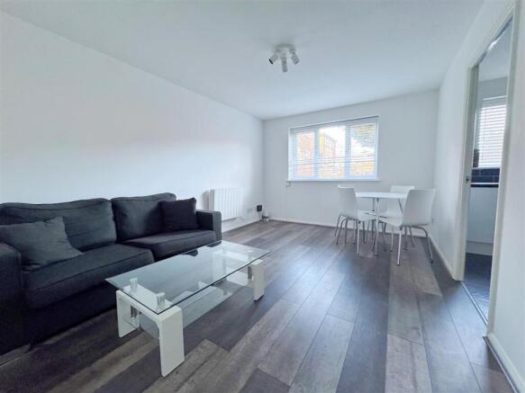 Reception room 1_inPixio.jpg