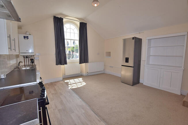 2 bed Ground Flat to rent Image 6