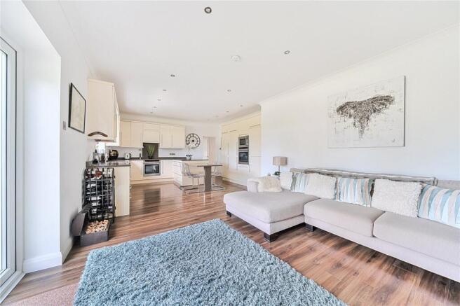 Alwoodley Lane, Alwoodley, Leeds, LS17 photo 3