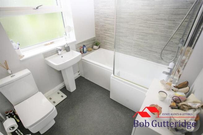 FIRST FLOOR BATHROOM