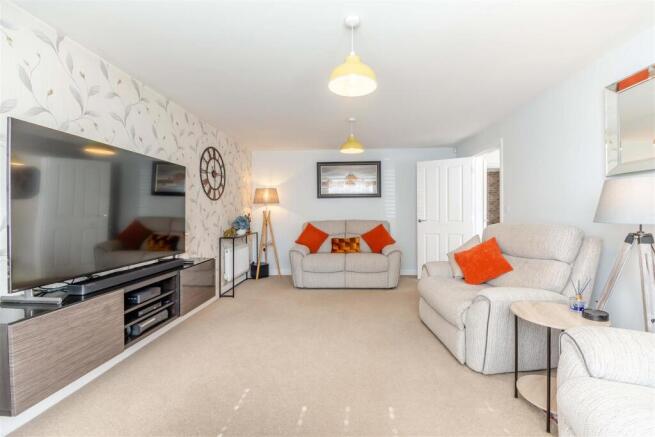 8690582-interior06.jpg
