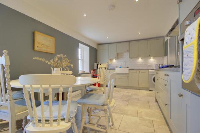 Kitchen .2.jpg