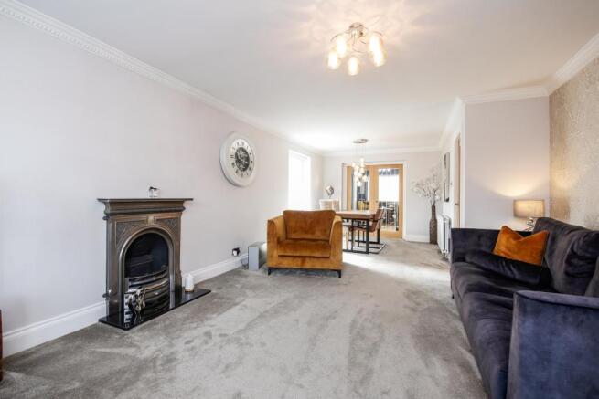 Lounge/Dining Room