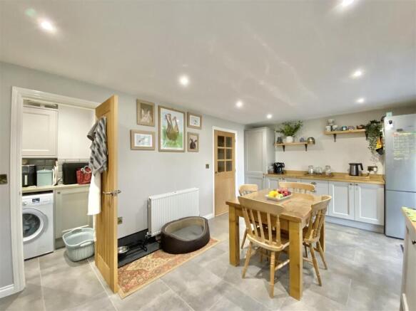 4 bed Detached for sale Image 5