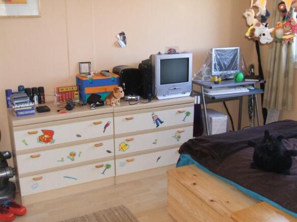BEDROOM 2