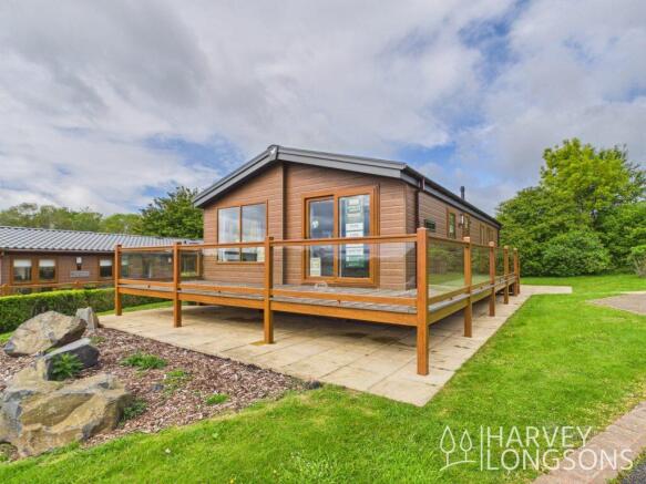 Main bedroom in Willerby Horsham lodge at Malvern
