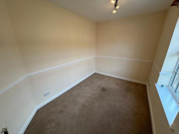 4 bed House to rent Image 5