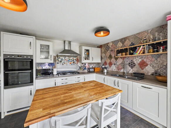 4 bed Detached for sale Image 6