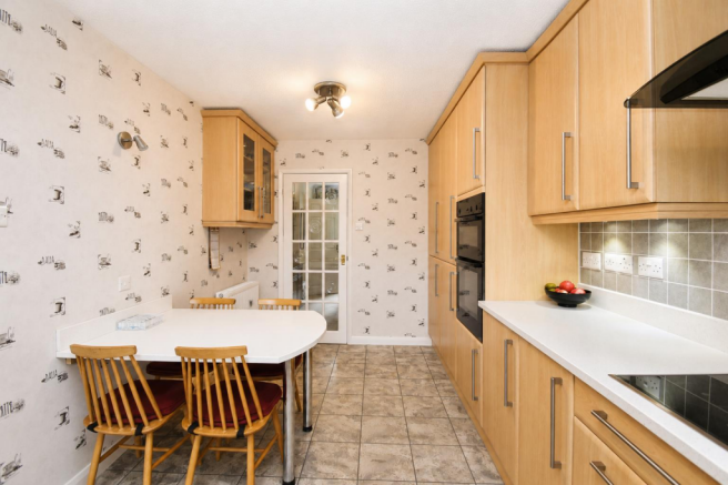 4 bed Detached for sale Image 10