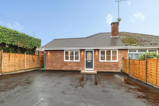 3-bed bungalow on Swains Close, Tadley, Hampshire, RG26, £540,000