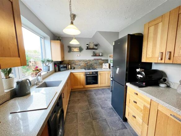 Kitchen pic 2.jpg