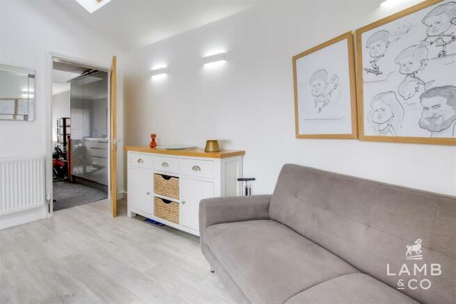 GARDEN ROOM: