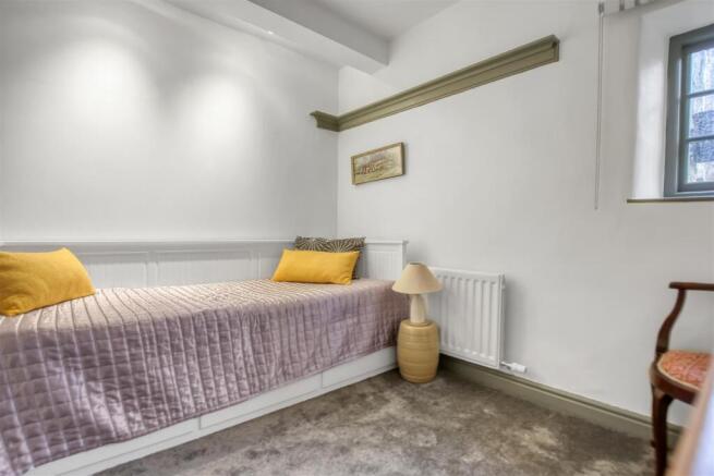 3 bed Terraced for sale Image 10
