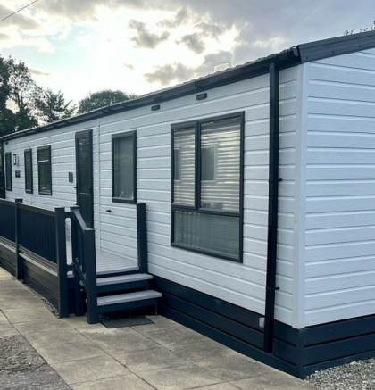 2-bed caravan on Smithy Leisure Park, £124,950