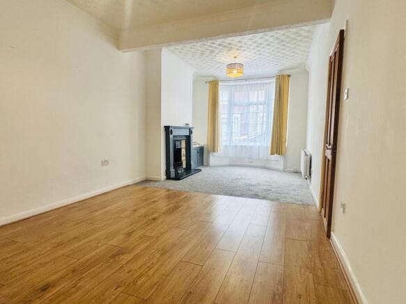 2 bed Terraced to rent Image 6