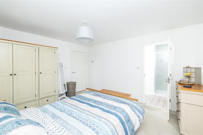 4 bed Detached for sale Image 12