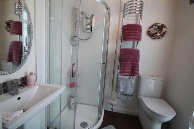En-suite Showe...
