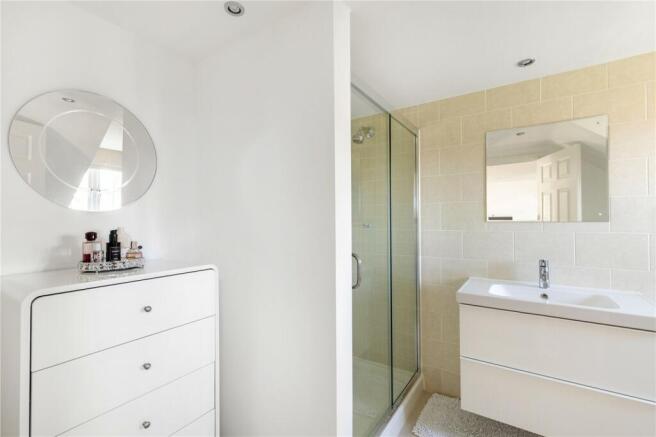 Master Bed En Suite