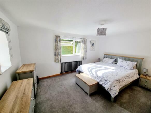 Bed 1.jpg