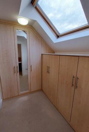 2 bed Penthouse to rent Image 9
