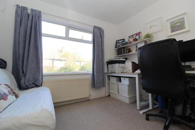 4 bed Semi-Detached to rent Image 9