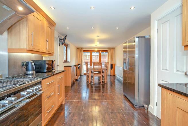 Kitchen 1.jpg