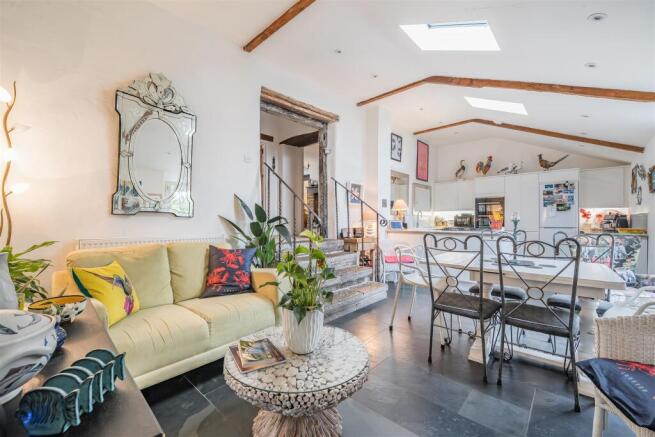 Snug Area & Kitchen / Dining Room