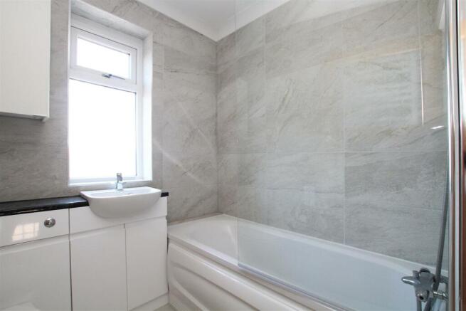 10OA - Bathroom.jpg