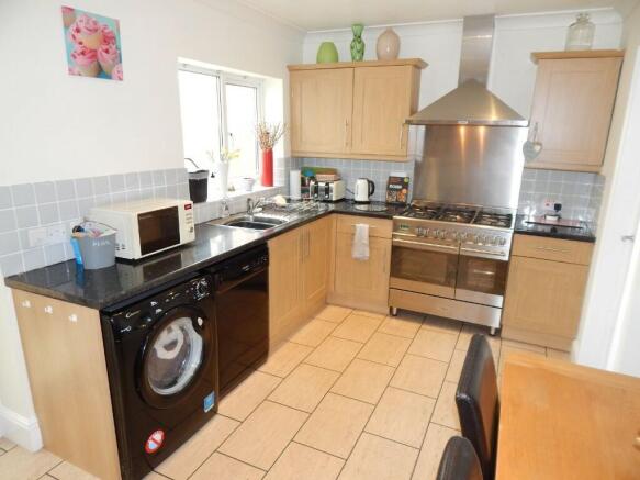 KITCHEN/DINING ROOM