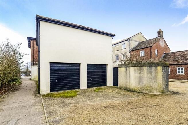 HO Garage.jpg