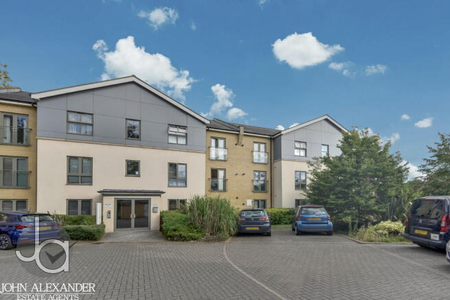 2-bed flat on Bradman Court , Circular Road East, Colchester, £170,000