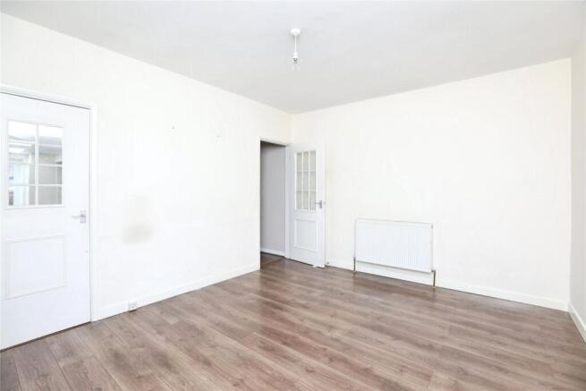 Holmside Avenue, Minster on Sea, Sheerness, Kent, ME12 photo 4