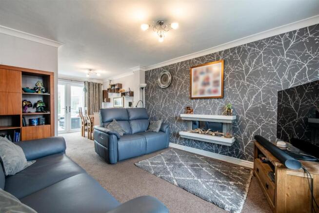 Lounge/Dining Room