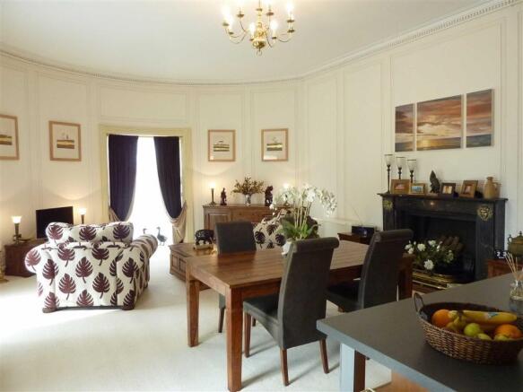 KITCHEN/DINING ROOM